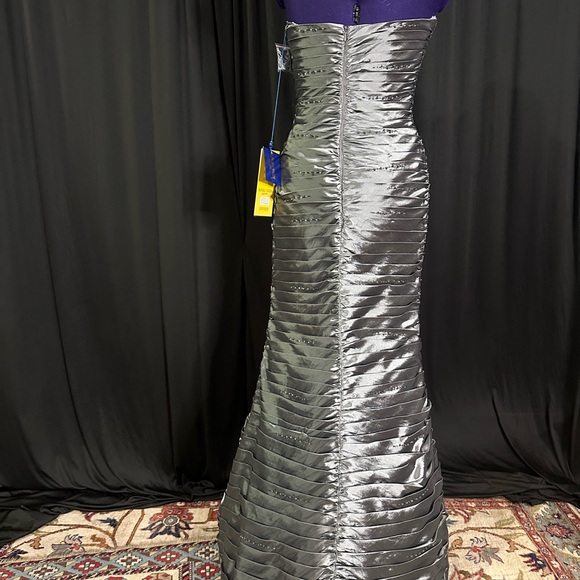 Elegant Strapless Gray Dress - Picture 8 of 10